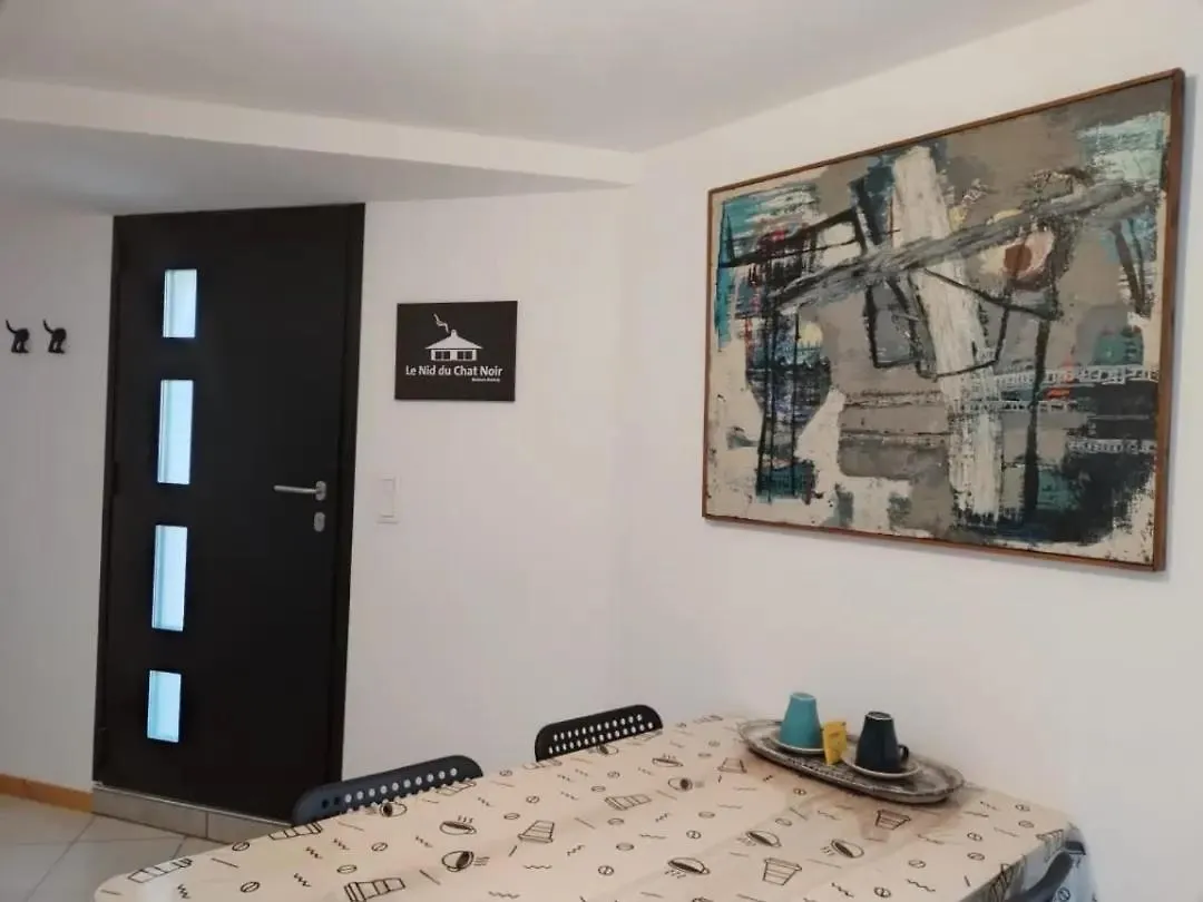 Apartment Le Nid Du Chat Noir - Maison Alveole Bed And Books Sciez France